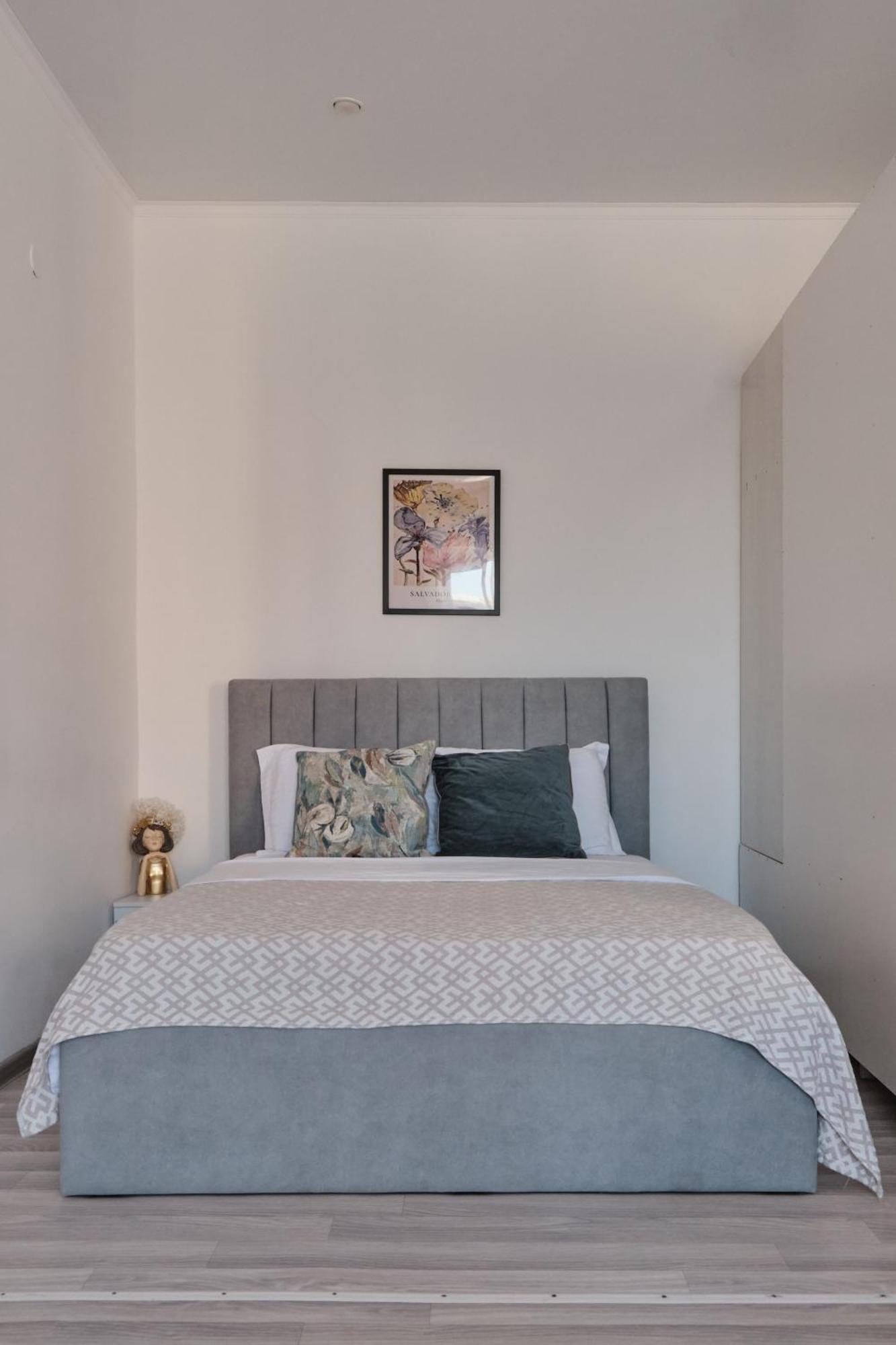 Seven City Apartments Семей Екстериор снимка