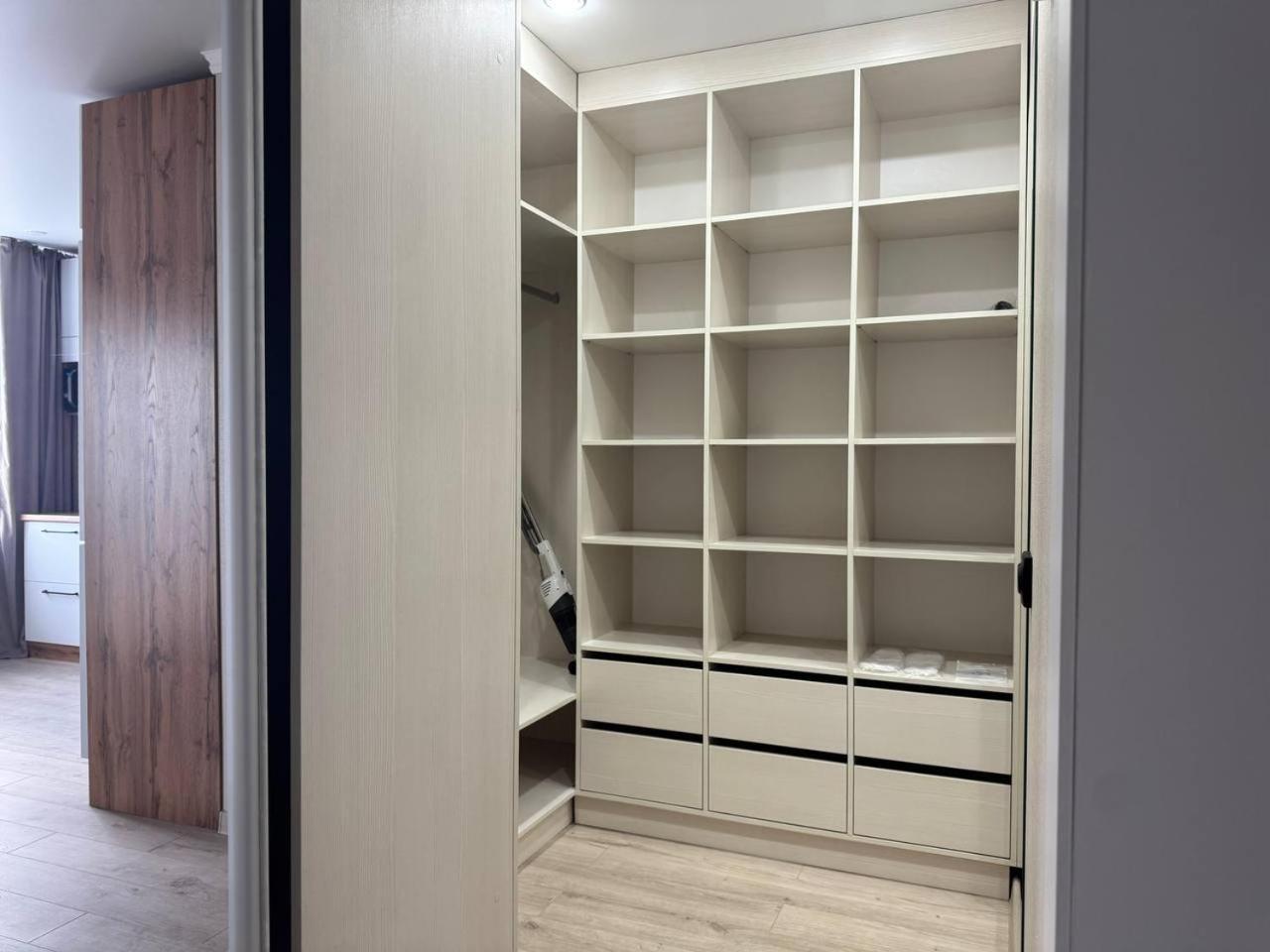 Seven City Apartments Семей Екстериор снимка