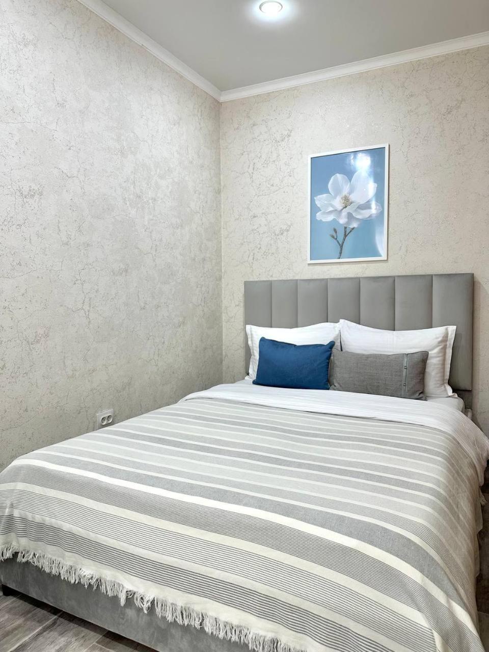 Seven City Apartments Семей Екстериор снимка