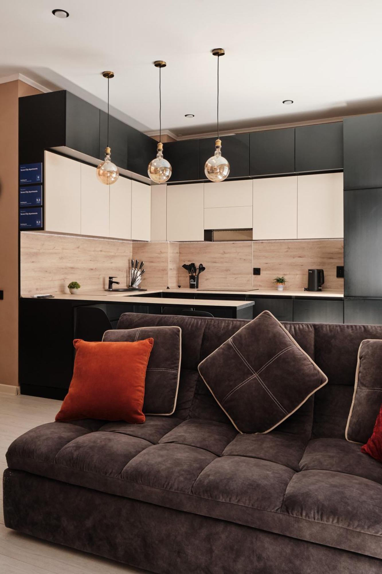Seven City Apartments Семей Екстериор снимка