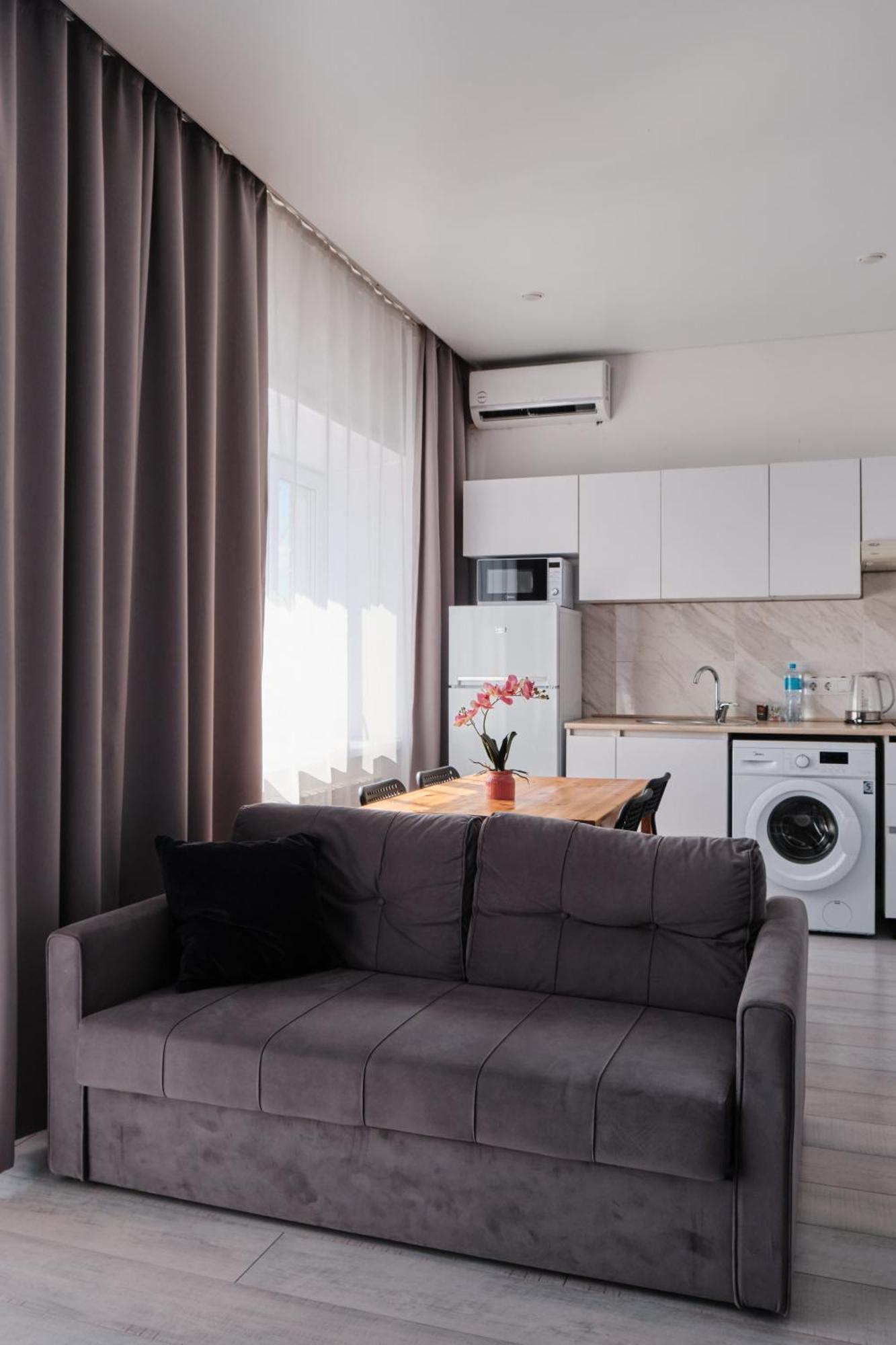 Seven City Apartments Семей Екстериор снимка