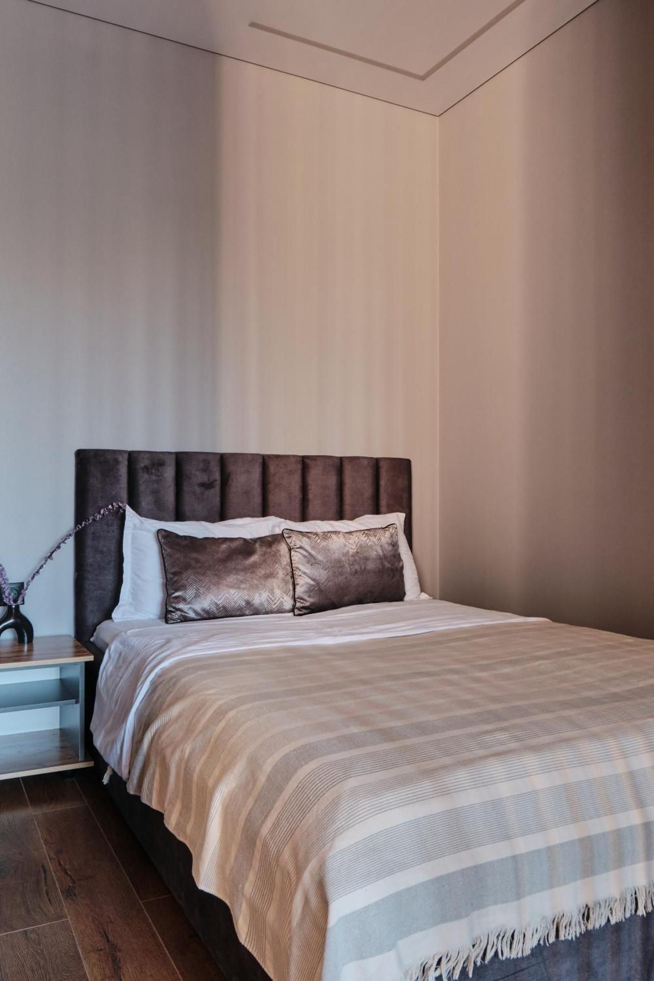 Seven City Apartments Семей Екстериор снимка