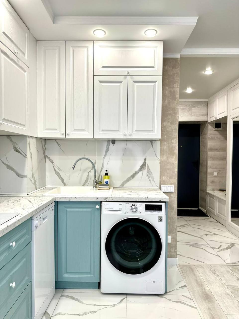 Seven City Apartments Семей Екстериор снимка