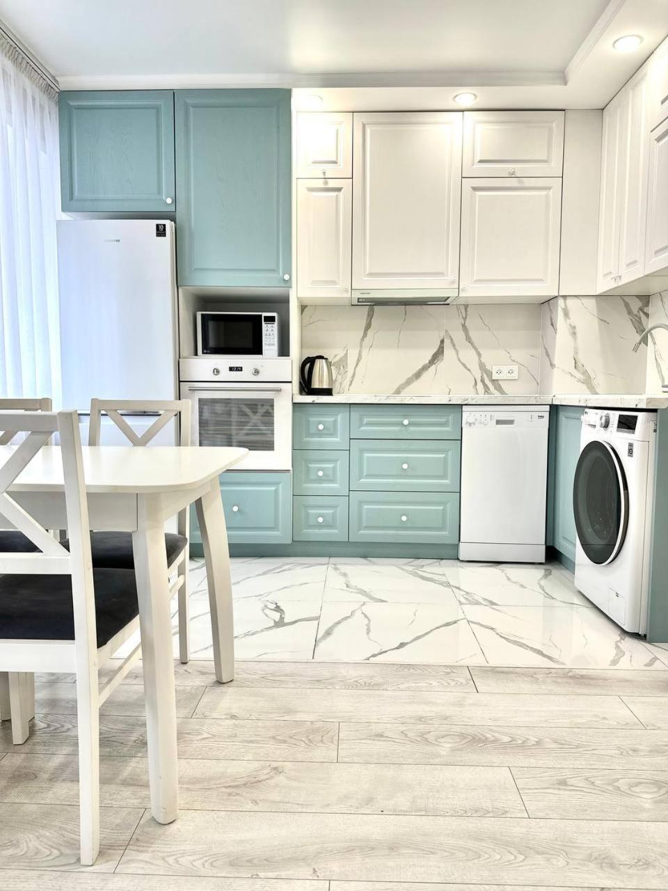 Seven City Apartments Семей Екстериор снимка
