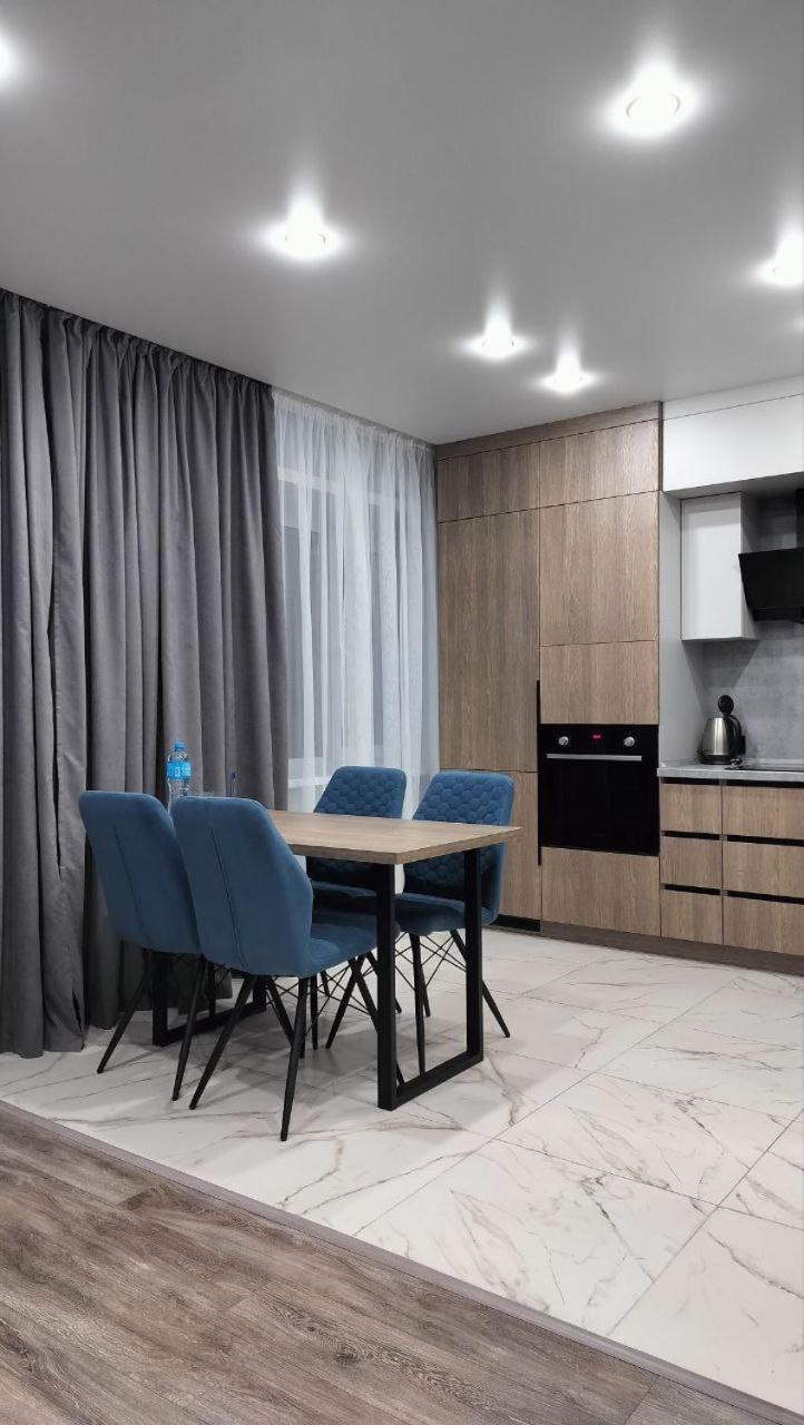 Seven City Apartments Семей Екстериор снимка