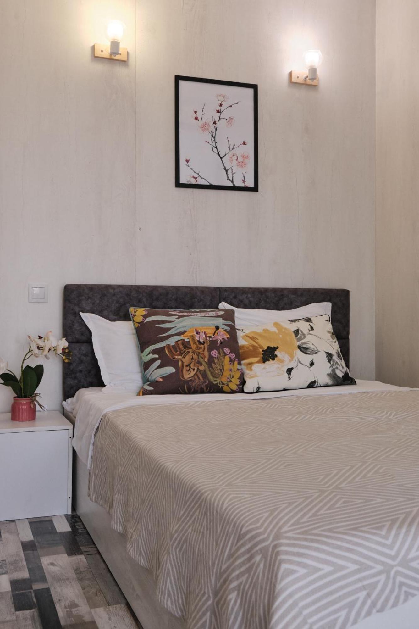 Seven City Apartments Семей Екстериор снимка